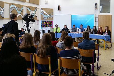 Gfml Spletno nasilje - aktualna problematika tudi med mladimi - Gimnazija ...