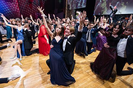 Maturantski ples dijakov GFML