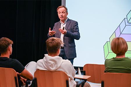 Predavanje Zoisovega nagrajenca o raziskovanju