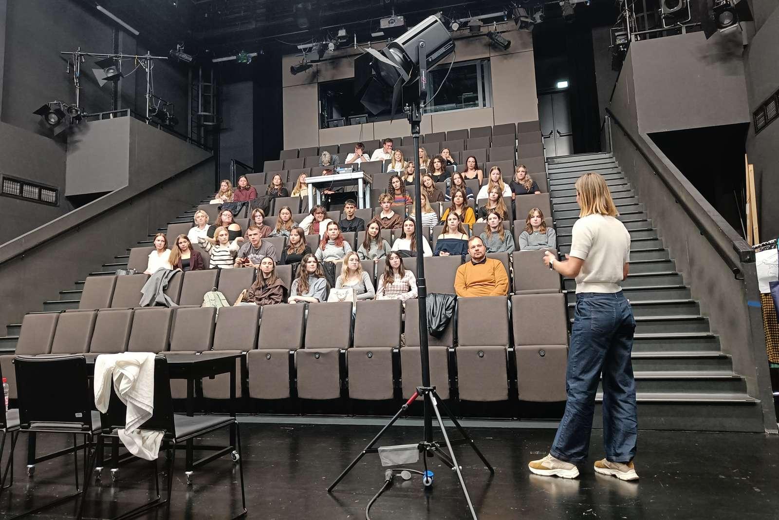 Od filmskega kadra do odrskega diha umetniška ekskurzija na AGRFT